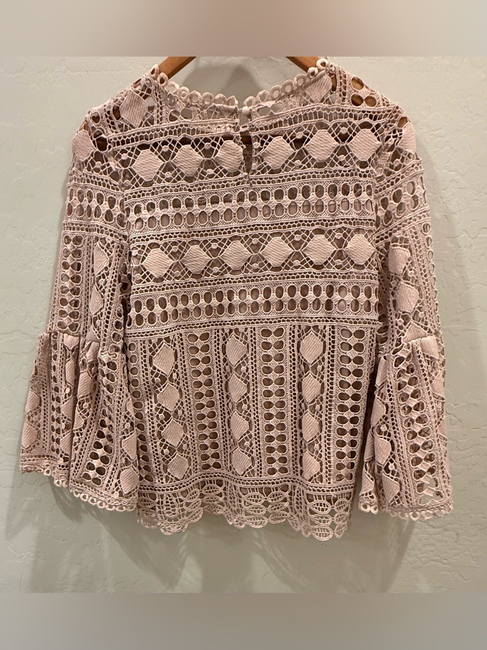 Ellison Blush Boho Lace Crochet Bell Sleeve Top Medium - Picture 2 of 5